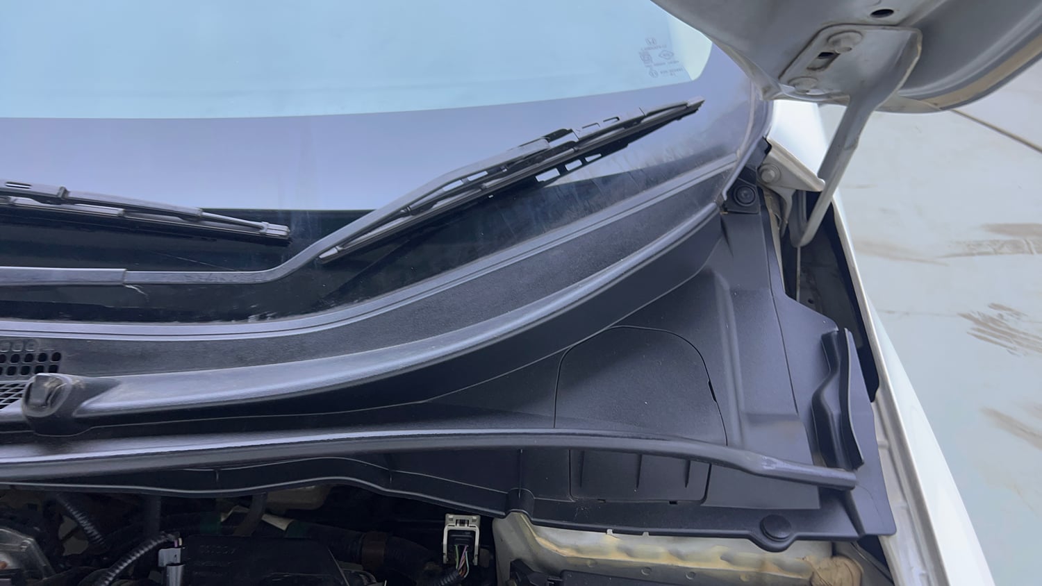 Used 2019 Honda City V CVT Petrol Petrol Automatic engine ENGINE LEFT SIDE HINGE & APRON VIEW