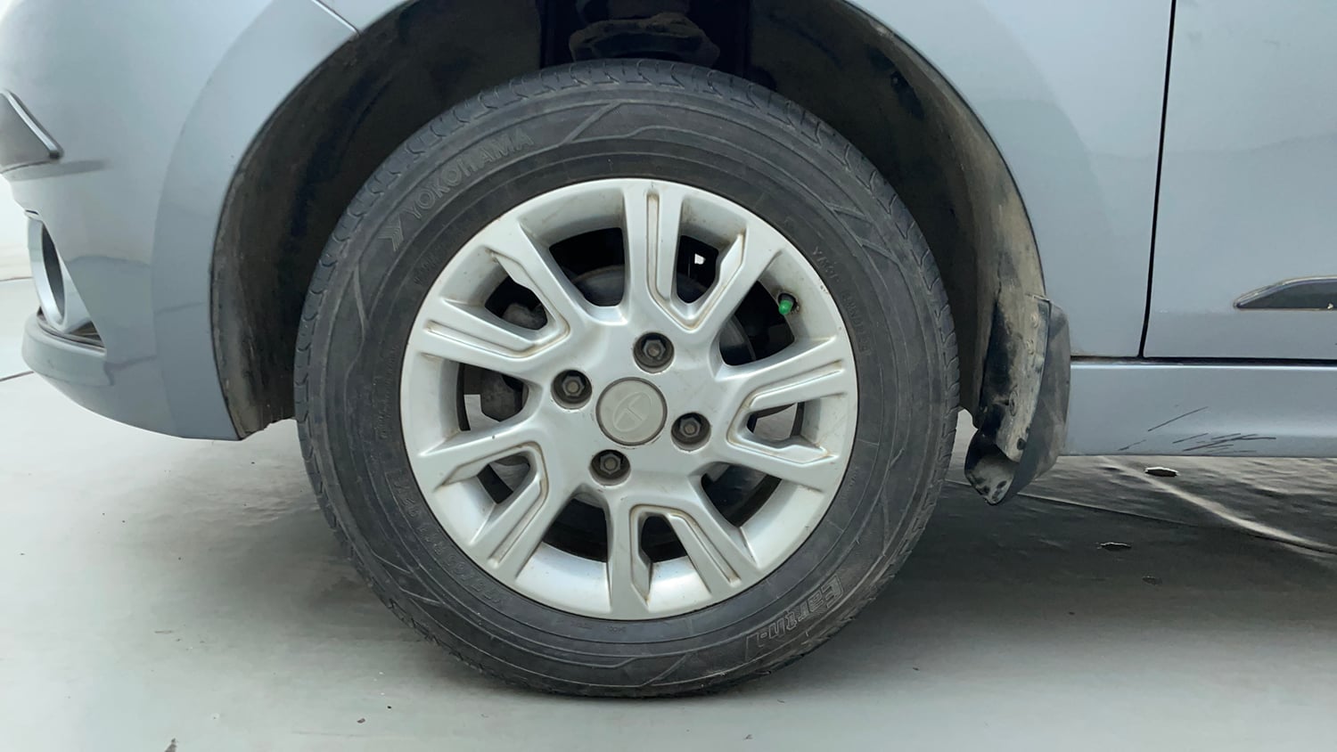 Used 2018 Tata Tiago Revotron XZA Petrol Automatic tyres LEFT FRONT TYRE RIM VIEW