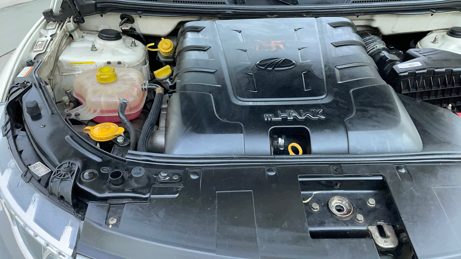 Used 2019 Mahindra XUV500 W11 Diesel Manual engine ENGINE RIGHT SIDE VIEW