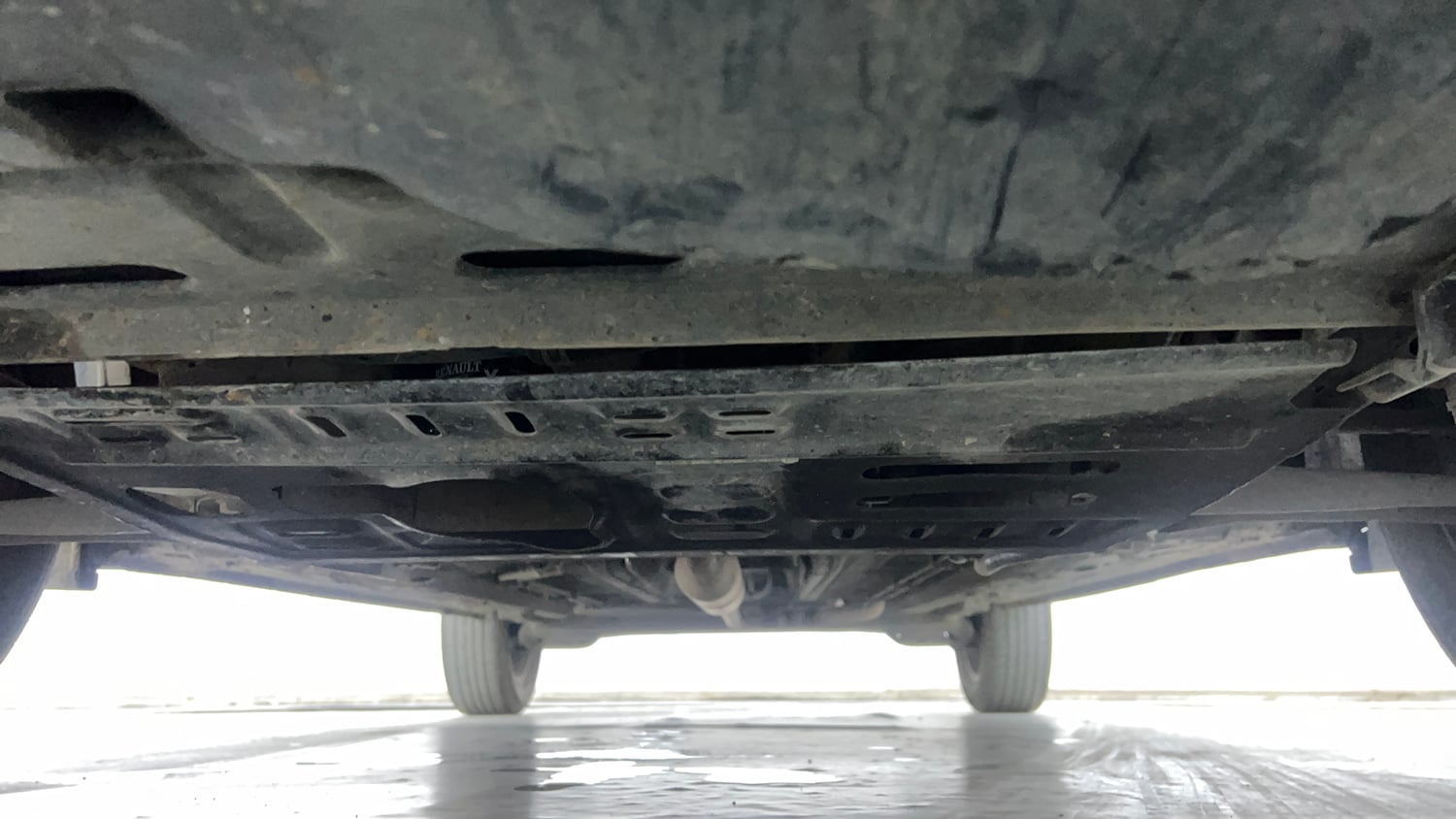 Used 2022 Renault Kiger RXZ AMT Petrol Automatic extra FRONT LEFT UNDERBODY VIEW
