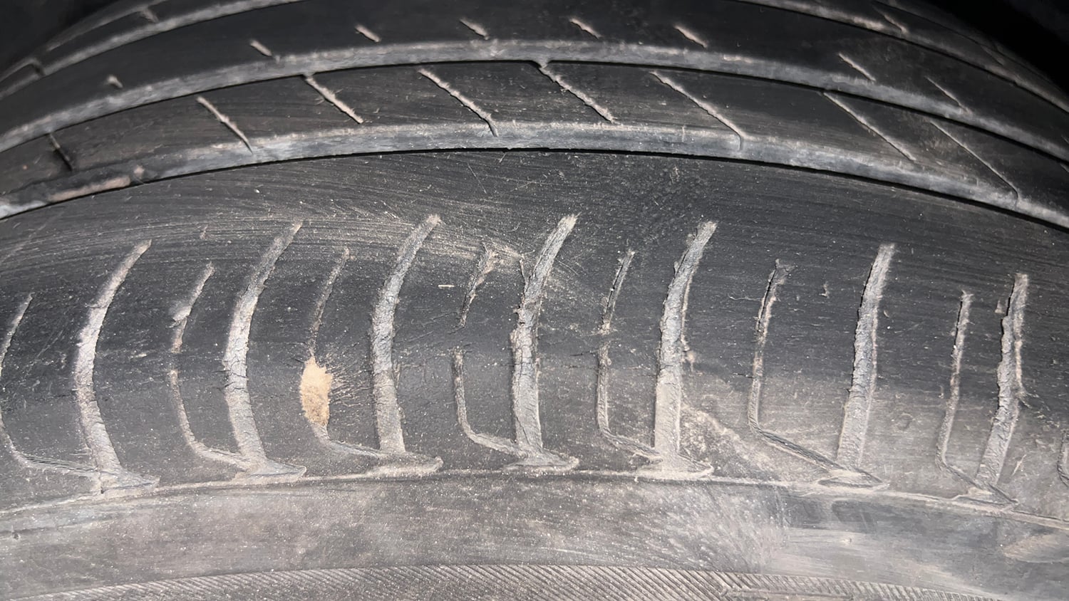 Used 2023 Tata Nexon XM Diesel Diesel Manual tyres LEFT FRONT TYRE TREAD VIEW