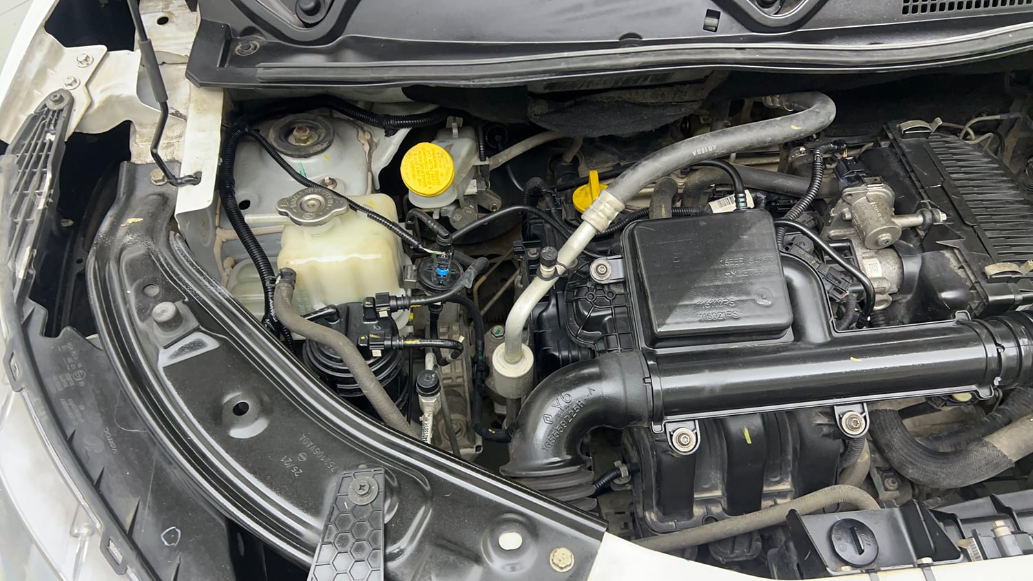 Used 2021 Nissan Magnite XE Petrol Manual engine ENGINE RIGHT SIDE VIEW