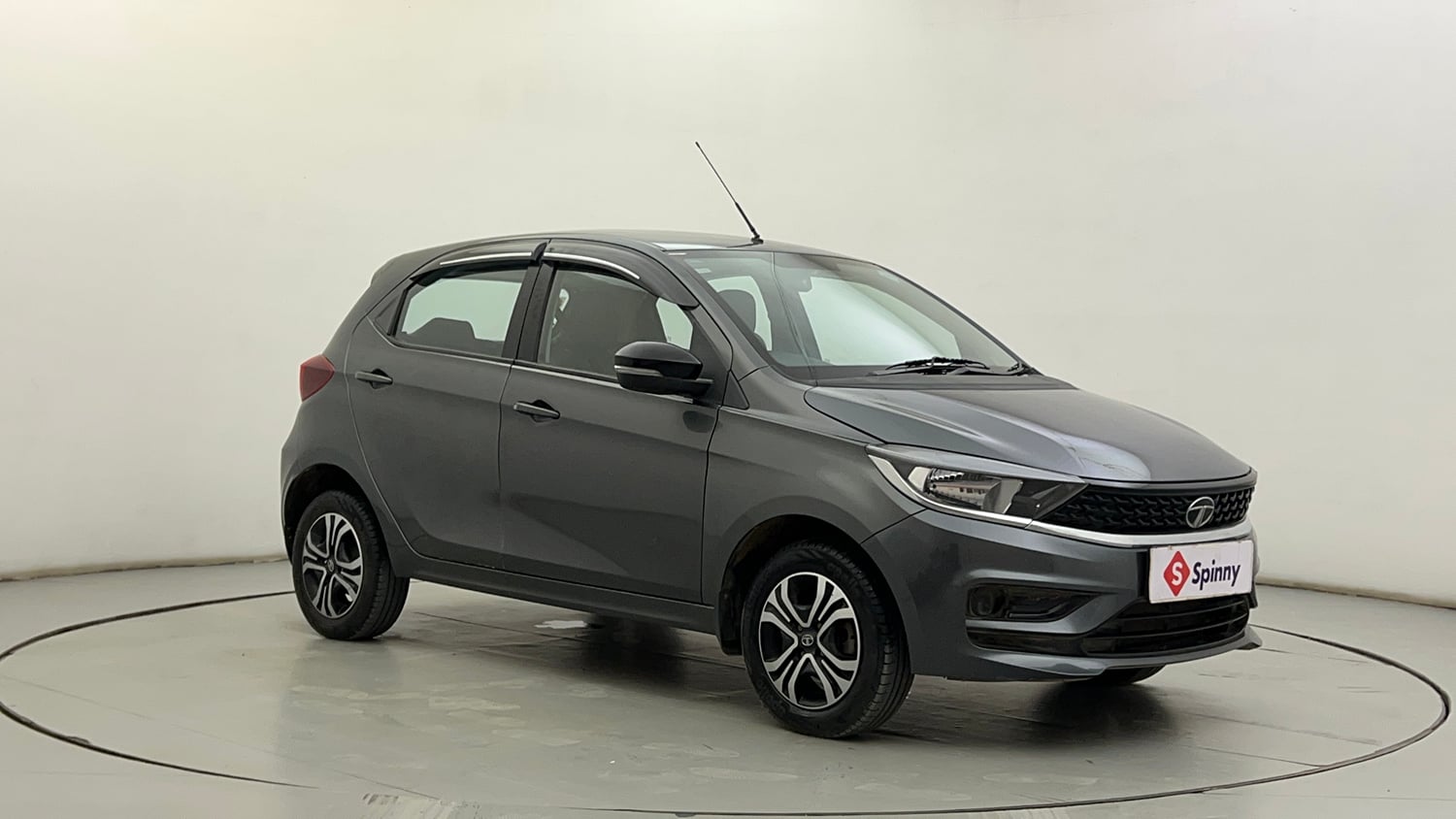 Used 2023 Tata Tiago XT CNG Cng Manual exterior RIGHT FRONT CORNER VIEW