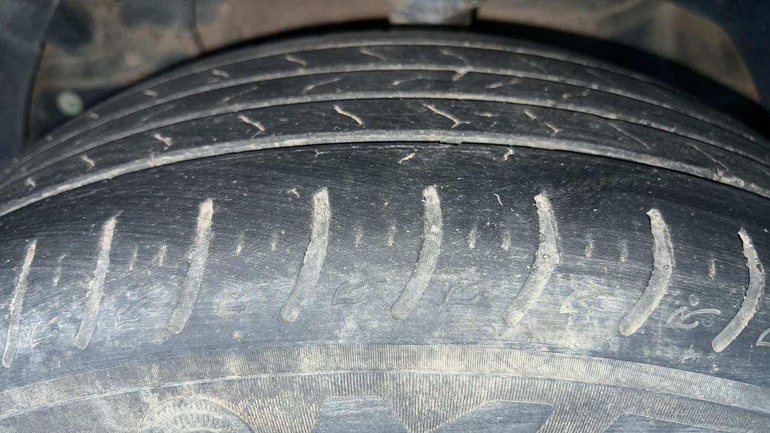 Used 2023 Mahindra XUV400 EL 5S Electric Automatic tyres LEFT FRONT TYRE TREAD VIEW