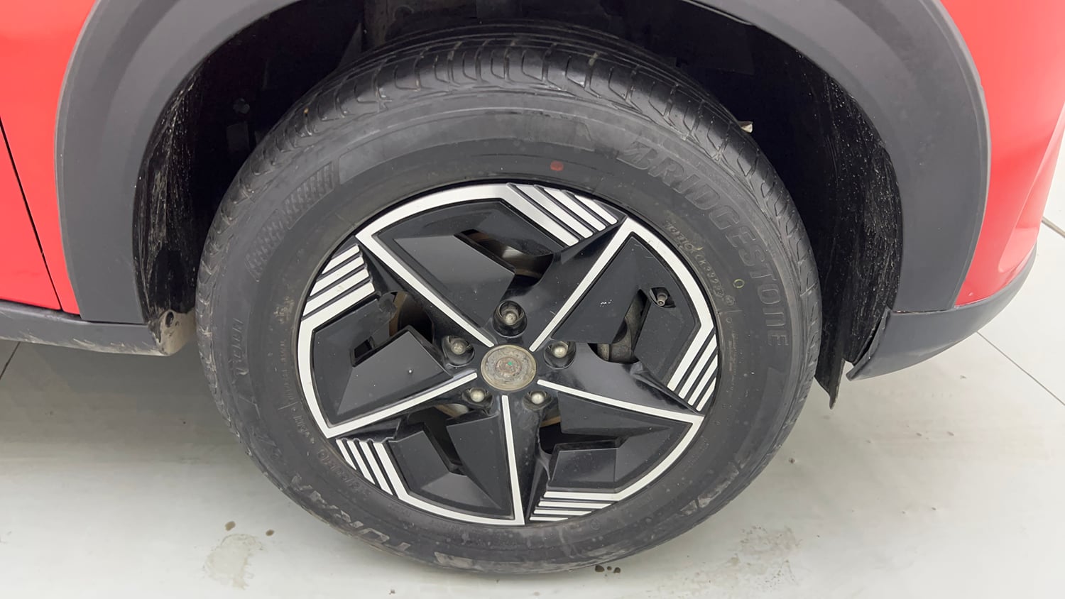 Used 2026 Tata Nexon Fearless Plus S 1.2 Revotron Petrol 7DCA DT Petrol Automatic tyres RIGHT FRONT TYRE RIM VIEW