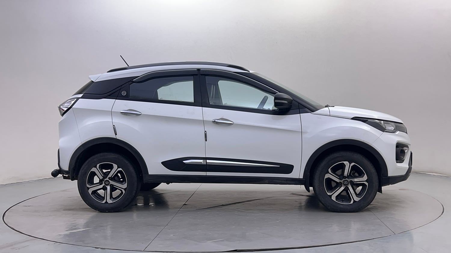 Used 2023 Tata Nexon XM Diesel Diesel Manual exterior RIGHT SIDE VIEW