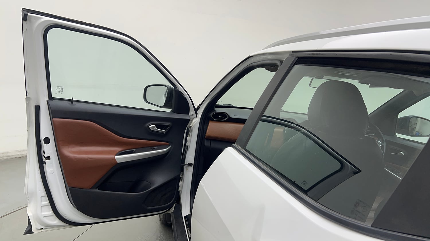 Used 2021 Nissan Magnite XL Petrol Manual interior LEFT FRONT DOOR OPEN VIEW
