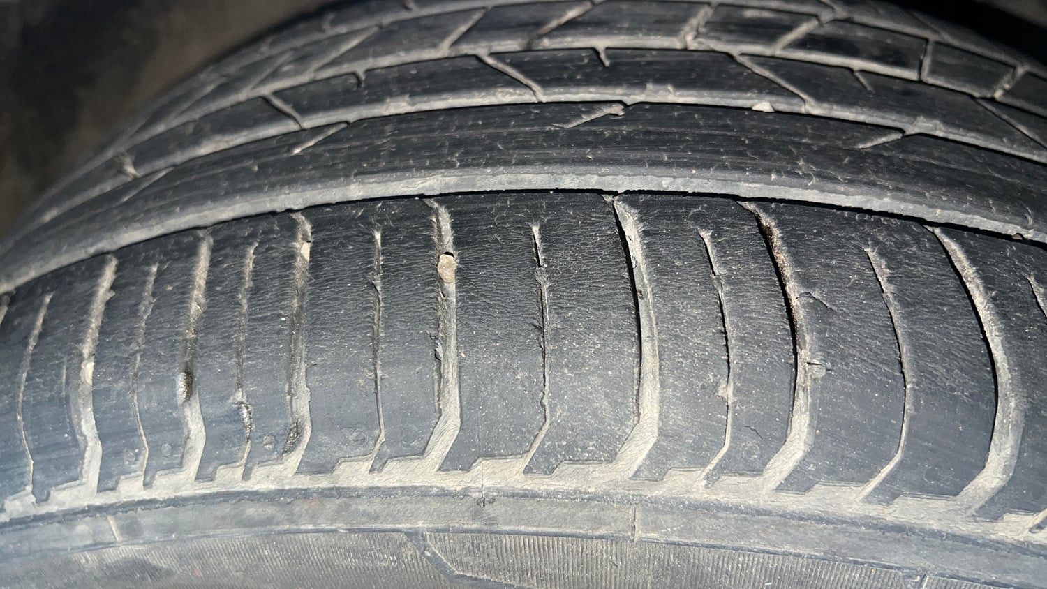 Used 2023 Hyundai New i20 Sportz 1.2 MT Petrol Manual tyres RIGHT FRONT TYRE TREAD VIEW