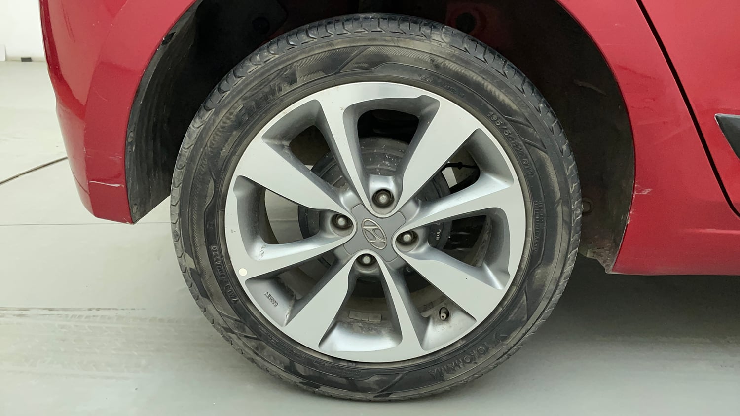 Used 2017 Hyundai Elite i20 Asta 1.2 (O) Petrol Manual tyres RIGHT REAR TYRE RIM VIEW