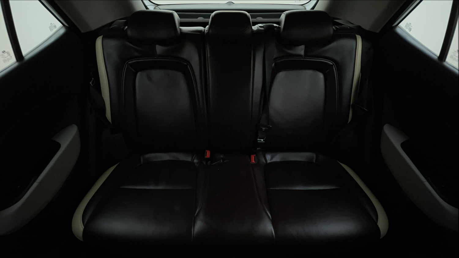 Used 2024 Hyundai Venue S (O) Plus 1.2 Petrol Petrol Manual interior REAR SEAT CONDITION VIEW