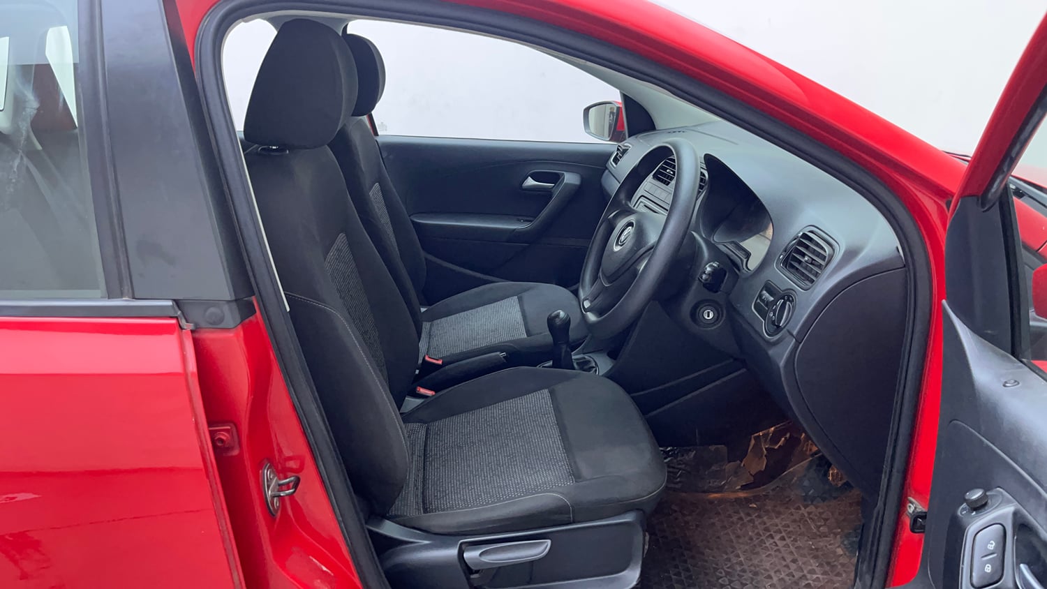 Used 2016 Volkswagen Polo Comfortline 1.2L (P) Petrol Manual interior RIGHT SIDE FRONT DOOR CABIN VIEW