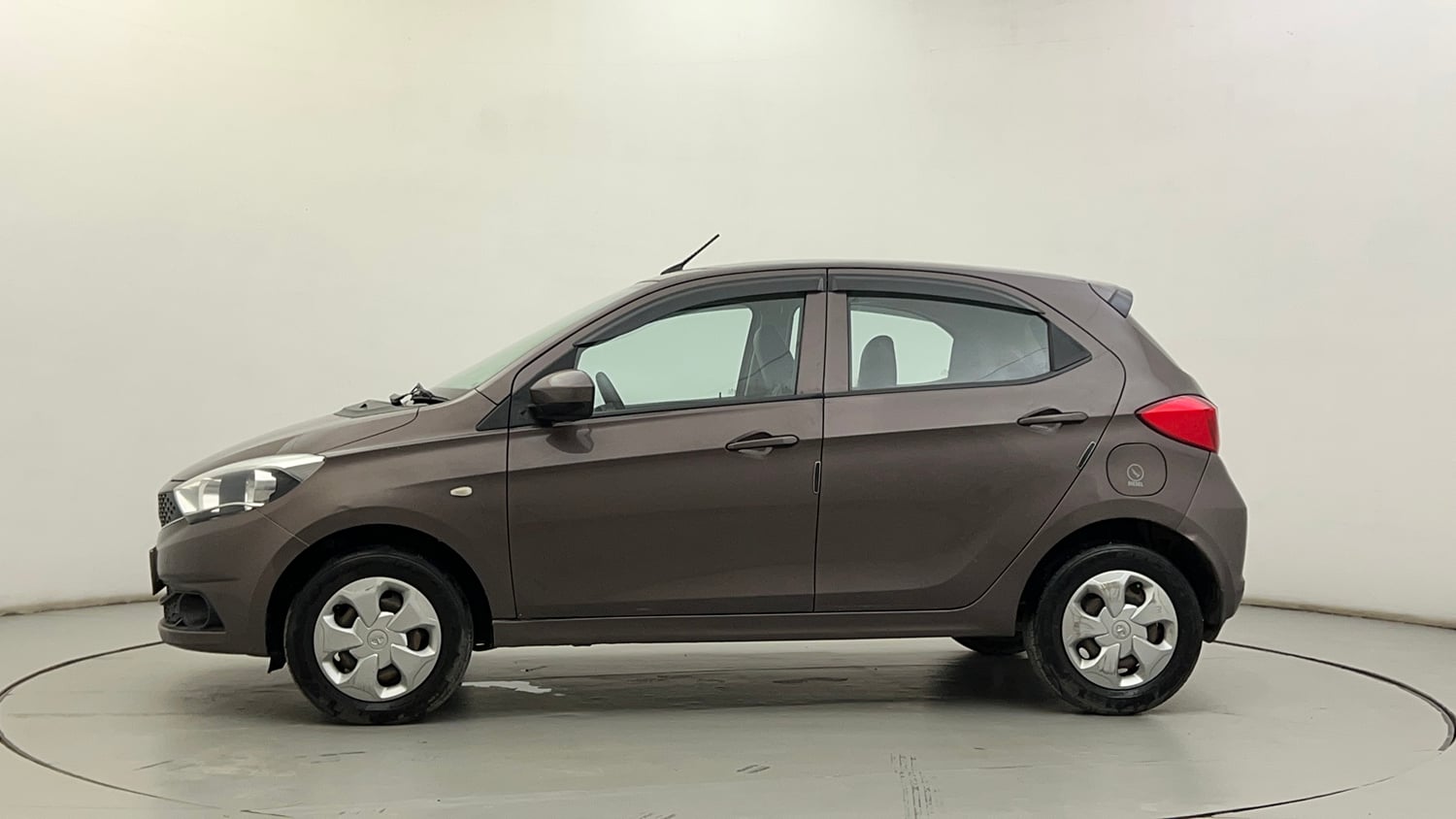 Used 2018 Tata Tiago Revotorq XT Diesel Manual exterior LEFT SIDE VIEW