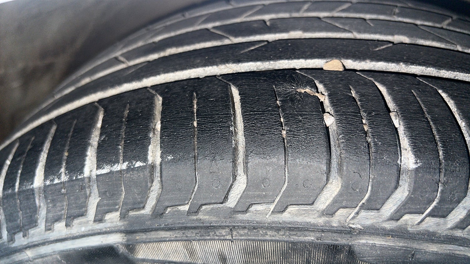 Used 2022 Maruti Suzuki Ciaz Alpha 1.5 AT Petrol Automatic tyres RIGHT FRONT TYRE TREAD VIEW