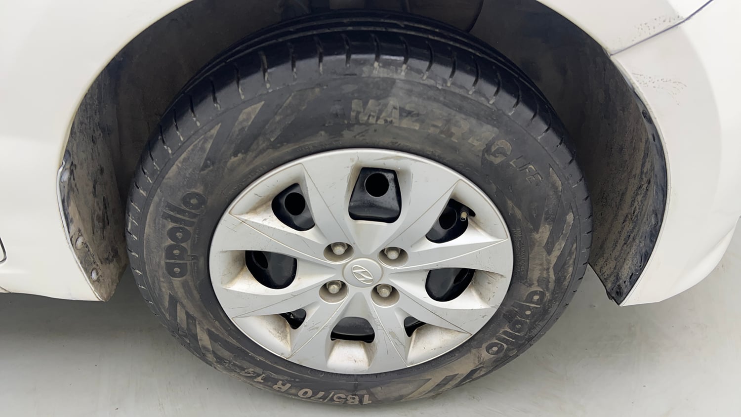 Used 2016 Hyundai Elite i20 Sportz 1.2 Petrol Manual tyres RIGHT FRONT TYRE RIM VIEW