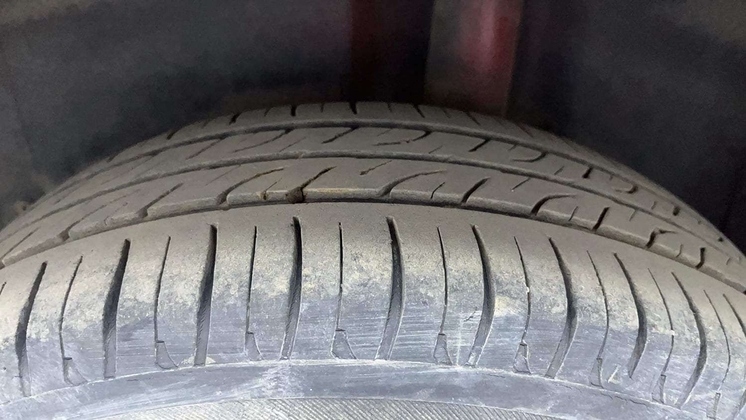 Used 2016 Volkswagen Polo Comfortline 1.2L (P) Petrol Manual tyres LEFT REAR TYRE TREAD VIEW