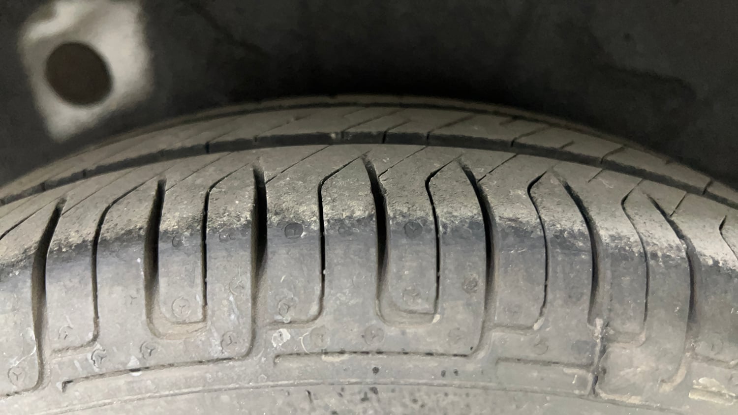 Used 2015 Hyundai i10 Magna 1.1 iRDE2 Petrol Manual tyres RIGHT REAR TYRE TREAD VIEW