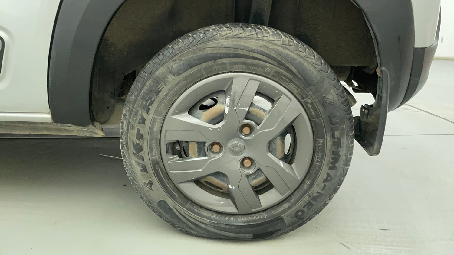 Used 2018 Renault Kwid 1.0 RXL Petrol Manual tyres LEFT REAR TYRE RIM VIEW