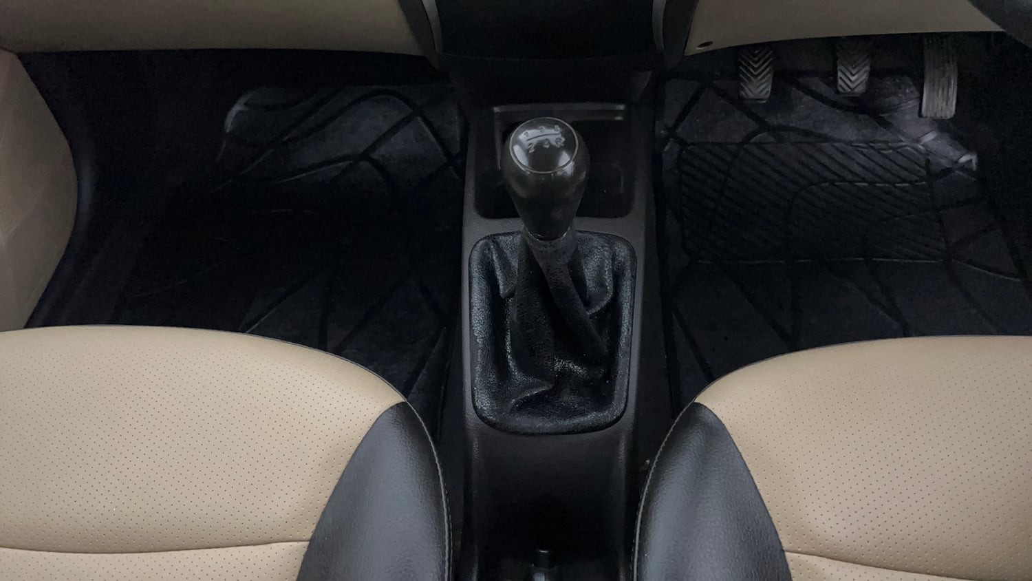 Used 2018 Hyundai Eon Era + AirBag Petrol Manual interior GEAR  KNOB VIEW