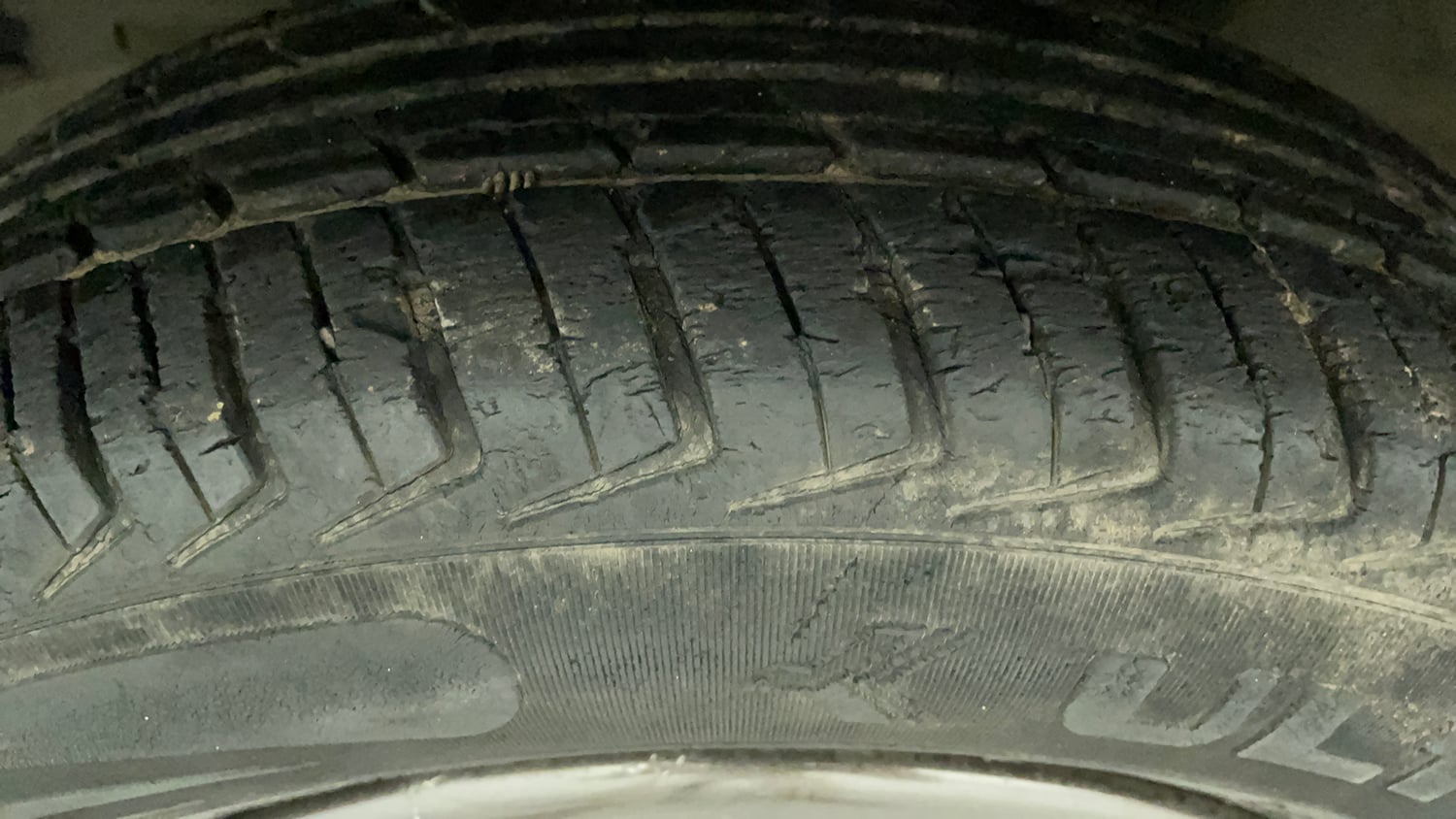 Used 2018 Renault Kwid 1.0 RXL Petrol Manual tyres LEFT FRONT TYRE TREAD VIEW