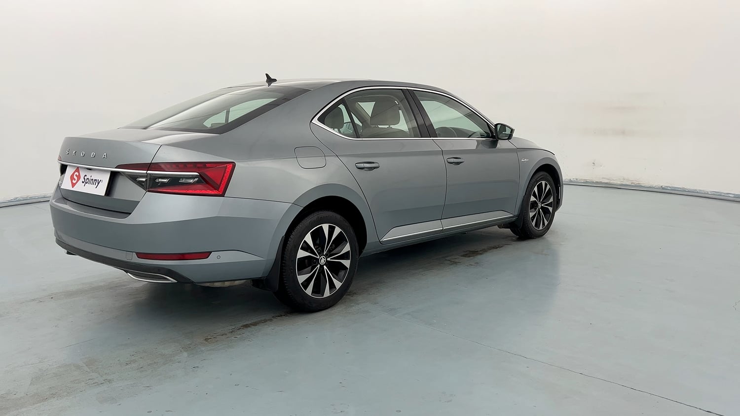 Used 2021 Skoda Superb L&K AT Petrol Automatic exterior RIGHT REAR CORNER VIEW