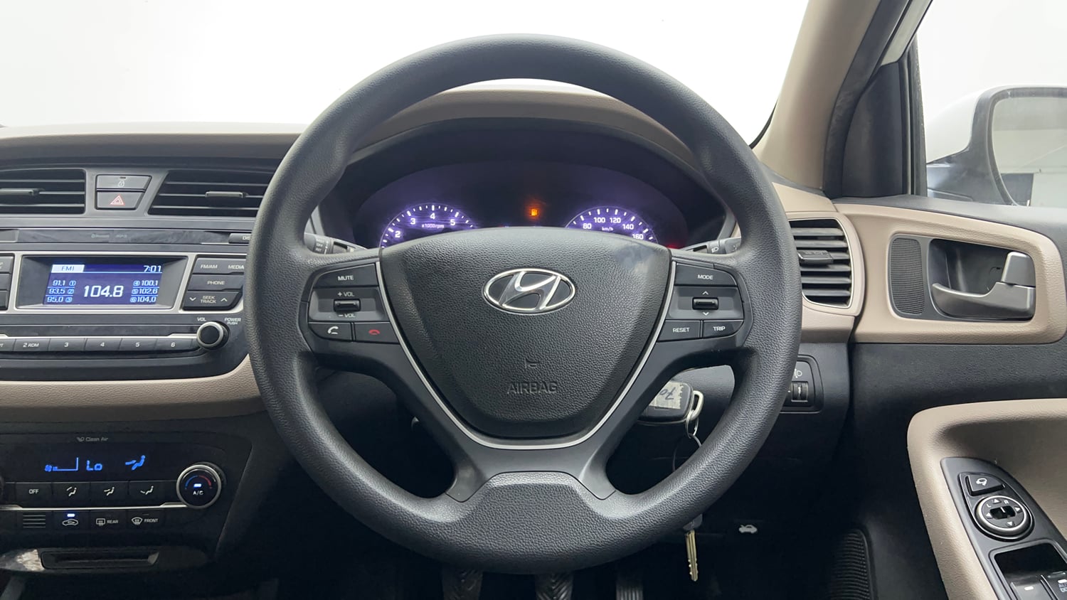 Used 2016 Hyundai Elite i20 Sportz 1.2 Petrol Manual interior STEERING VIEW