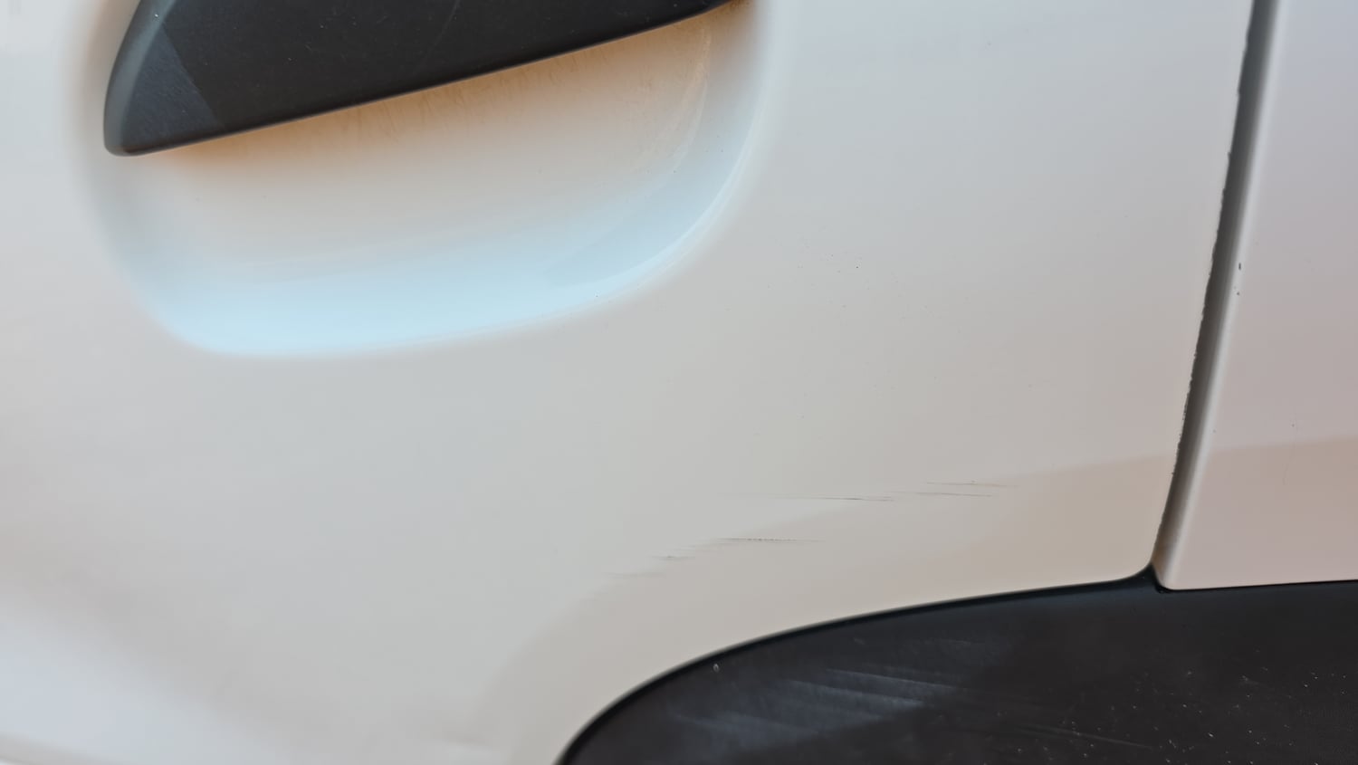 Used 2017 Renault Kwid 1.0 RXT Opt Petrol Manual dents MINOR SCRATCH