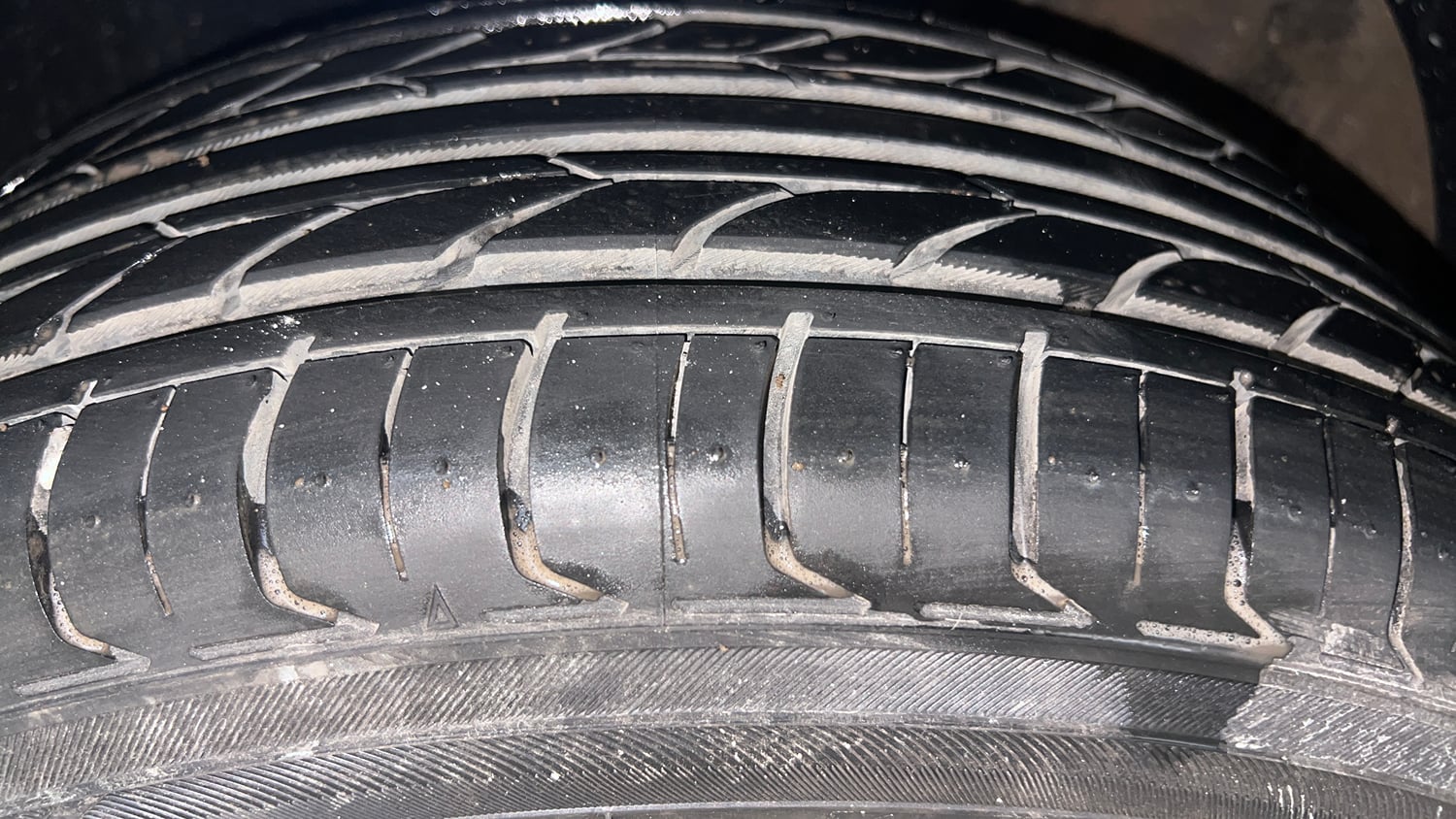 Used 2013 Volkswagen Polo Comfortline 1.2L (P) Petrol Manual tyres LEFT FRONT TYRE TREAD VIEW