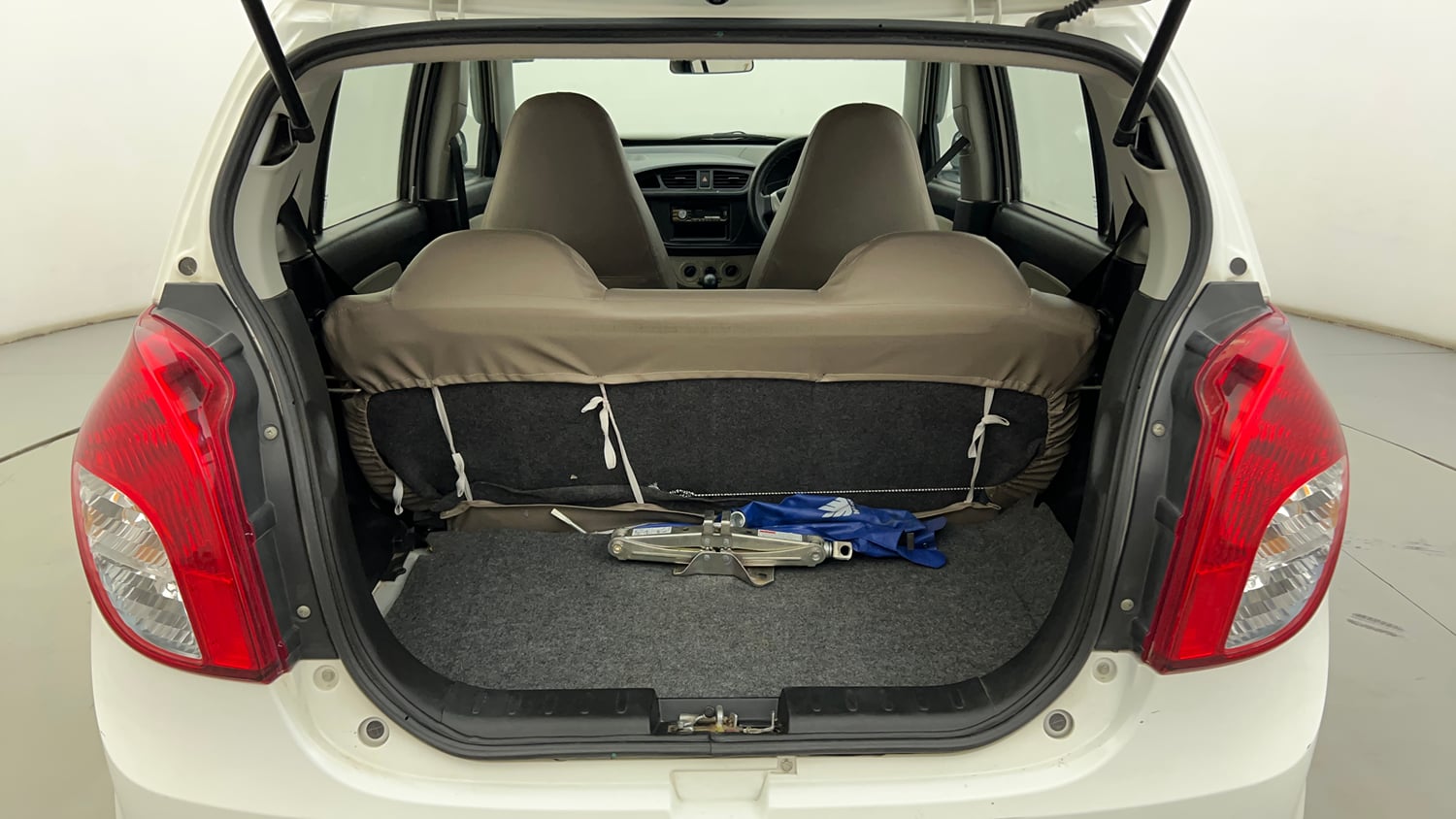 Used 2019 Maruti Suzuki Alto 800 LXi Petrol Manual interior DICKY INSIDE VIEW