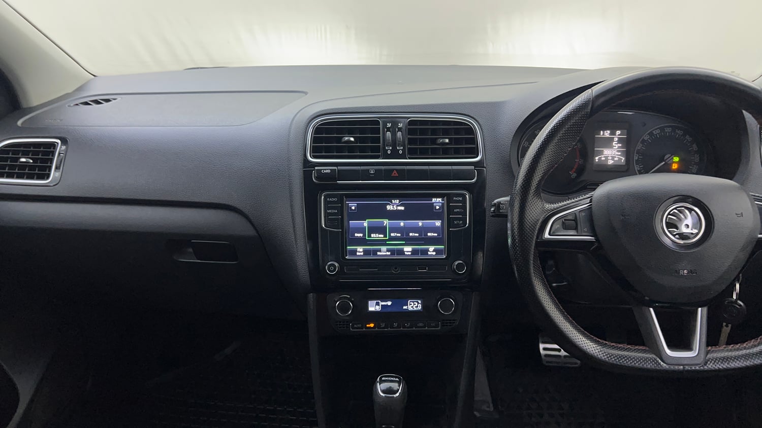 Used 2018 Skoda Rapid Style 1.6 MPI AT Petrol Automatic interior MUSIC SYSTEM & AC CONTROL VIEW