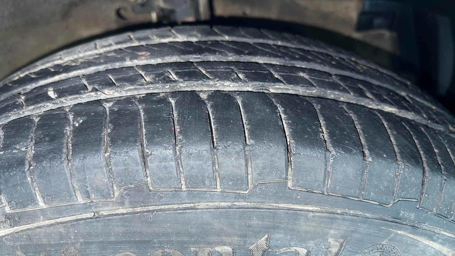 Used 2013 Maruti Suzuki Swift Dzire VXI Petrol Manual tyres RIGHT FRONT TYRE TREAD VIEW