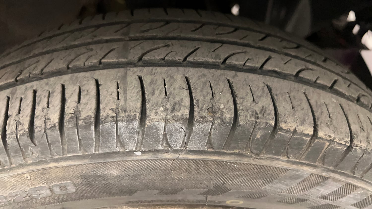 Used 2015 Tata Nano Twist XT Petrol Manual tyres RIGHT FRONT TYRE TREAD VIEW
