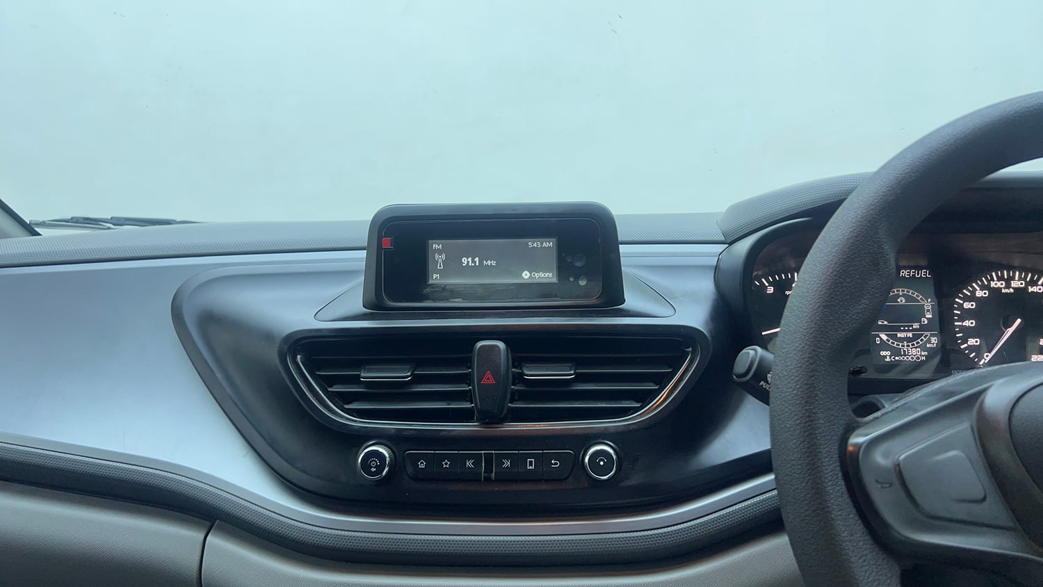 Used 2021 Tata Altroz XM Petrol Petrol Manual top_features Integrated (in-dash) music system