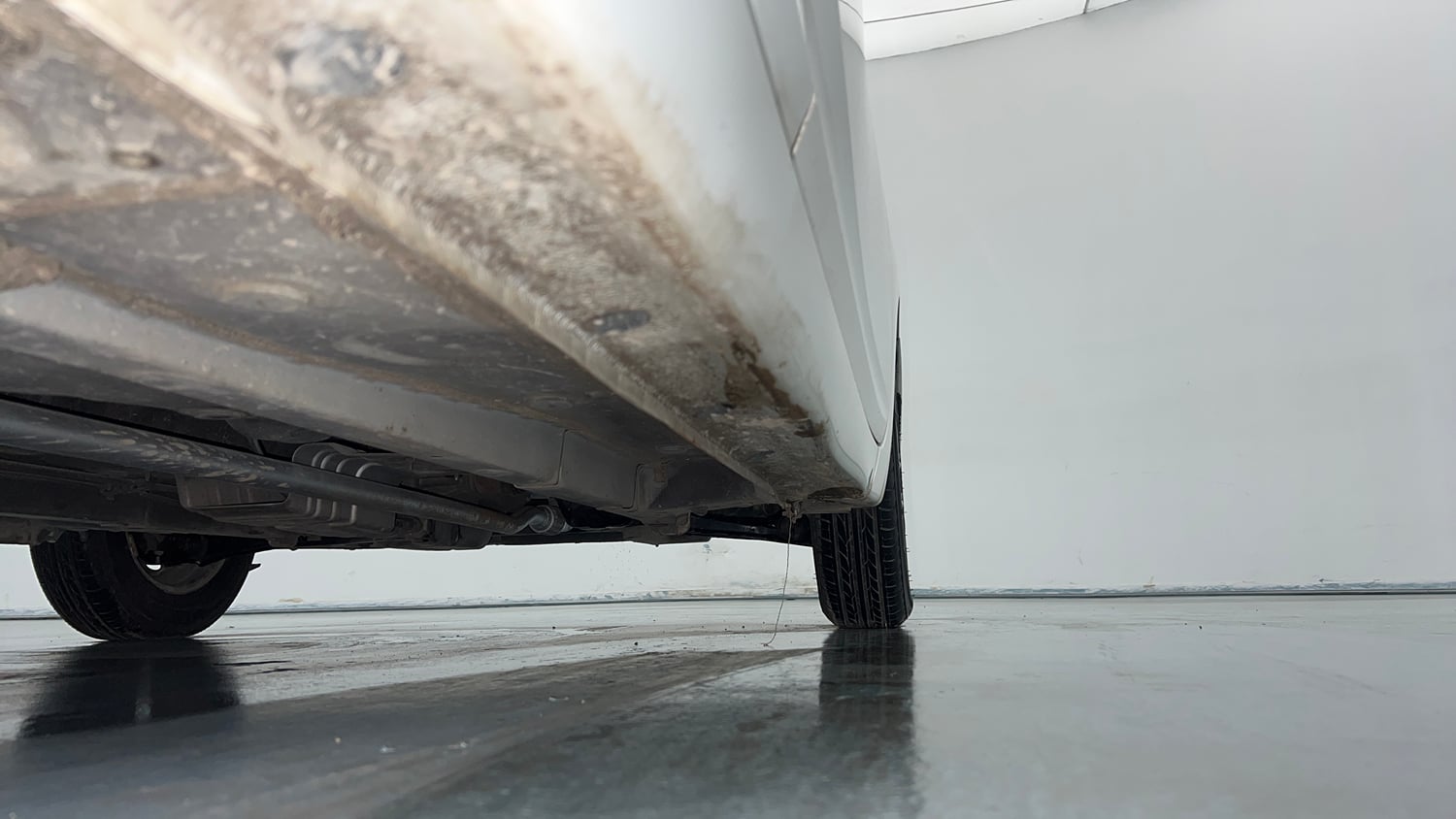 Used 2018 Hyundai Eon Era + AirBag Petrol Manual extra REAR RIGHT UNDERBODY VIEW