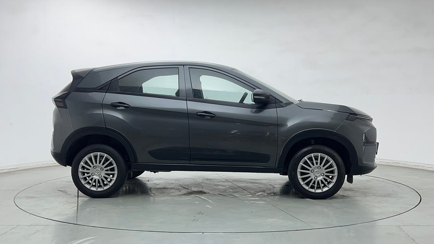 Used 2024 Tata Nexon Smart (O) 1.2 Petrol 5MT Petrol Manual exterior RIGHT SIDE VIEW