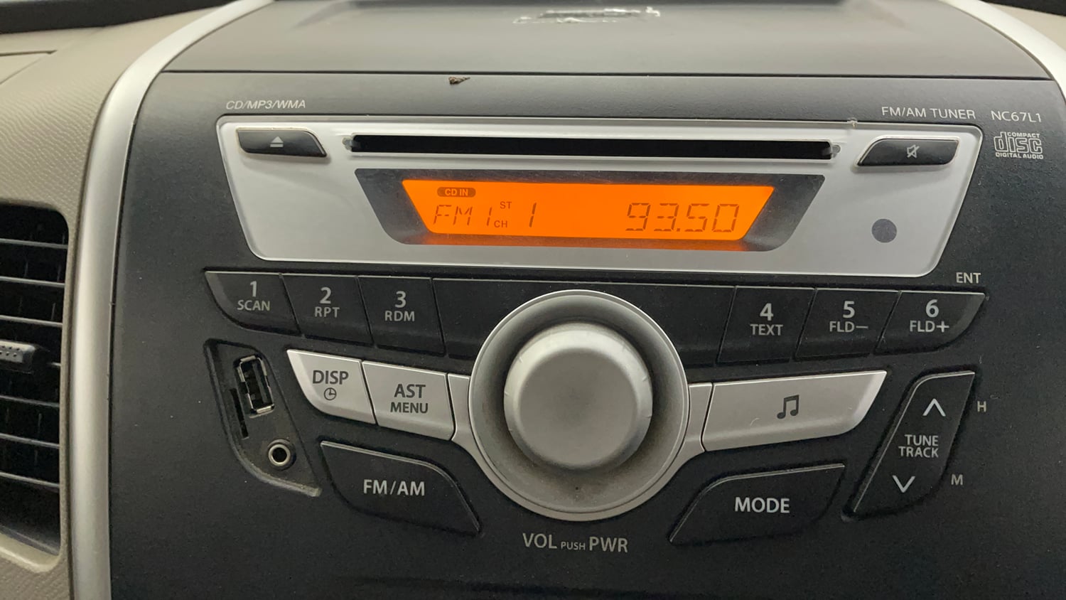 Used 2016 Maruti Suzuki Wagon R VXI Petrol Manual top_features Integrated (in-dash) music system