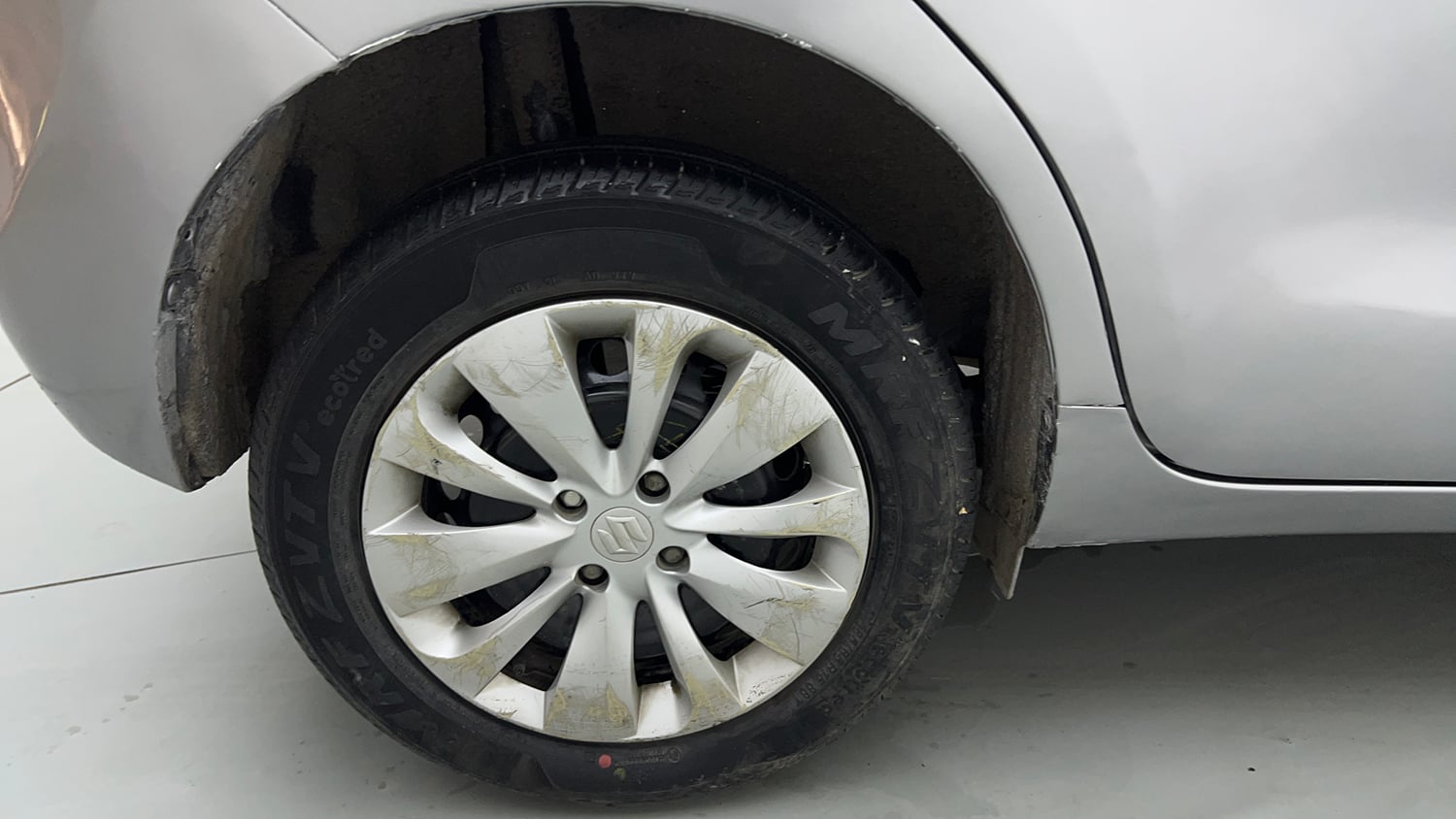 Used 2019 Maruti Suzuki Baleno Delta 1.2 Petrol Manual tyres RIGHT REAR TYRE RIM VIEW