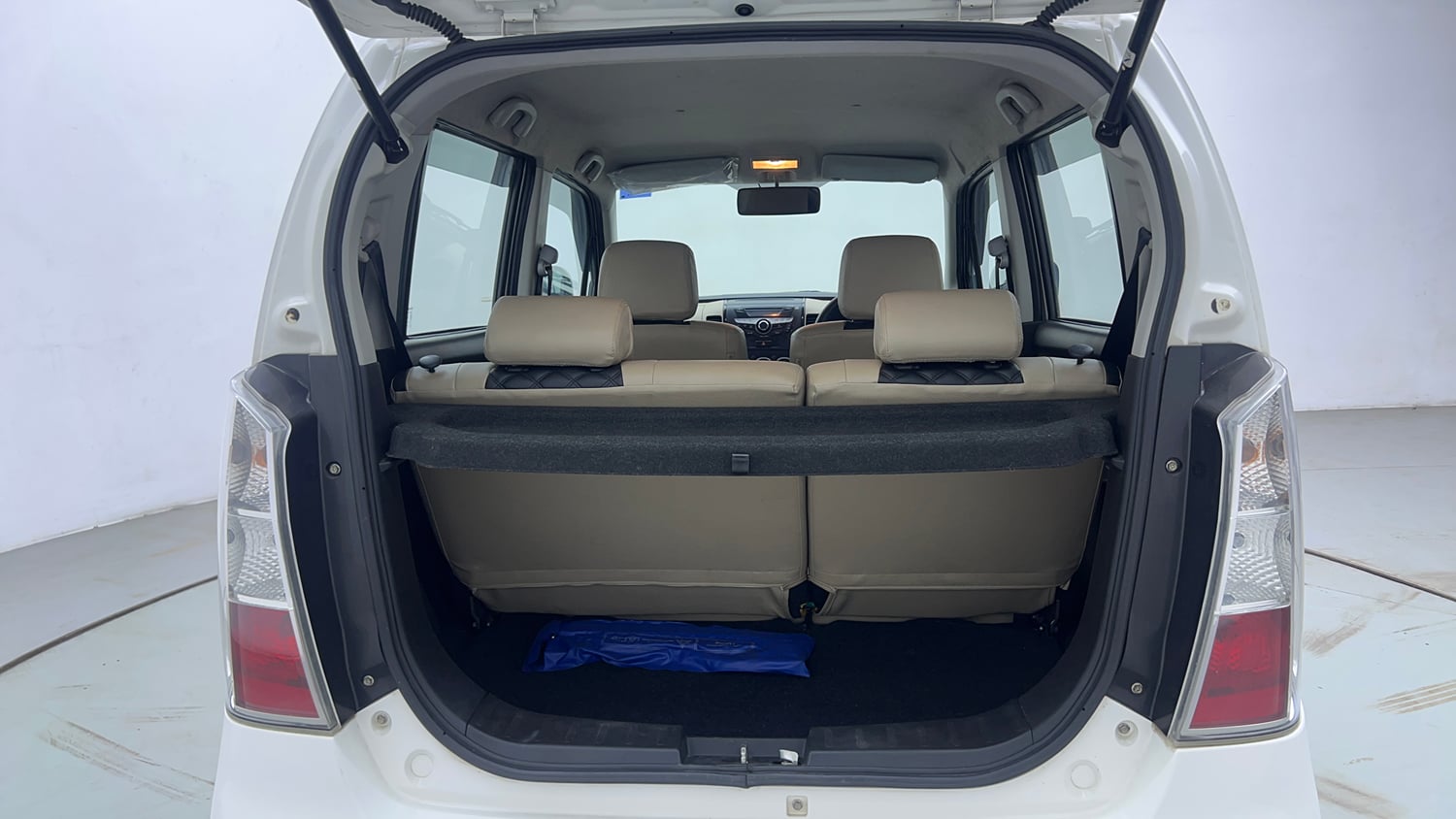 Used 2018 Maruti Suzuki Wagon R VXI+ AMT Petrol Automatic interior DICKY INSIDE VIEW