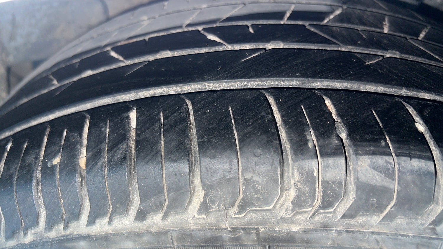 Used 2024 Hyundai New i20 Asta (O) 1.2 IVT Petrol Automatic tyres LEFT REAR TYRE TREAD VIEW