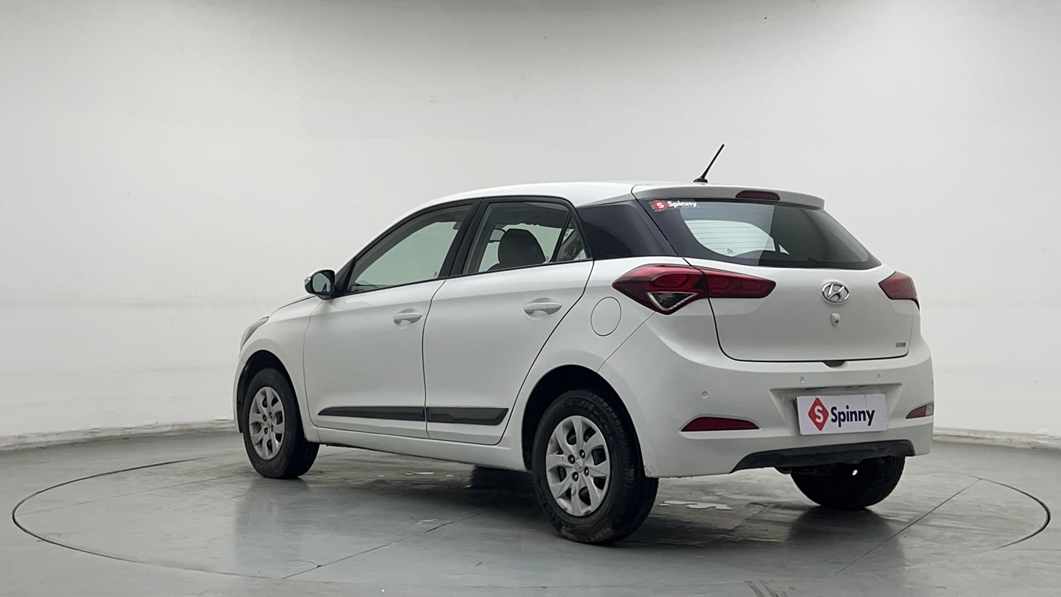 Used 2016 Hyundai Elite i20 Sportz 1.2 Petrol Manual exterior LEFT REAR CORNER VIEW