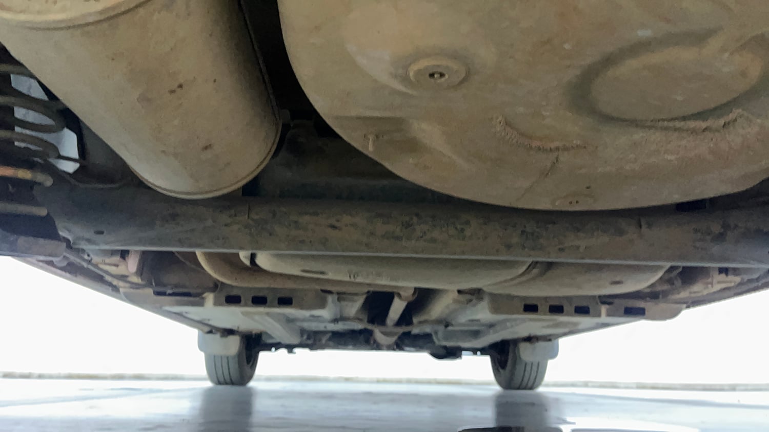 Used 2016 Volkswagen Polo Comfortline 1.2L (P) Petrol Manual extra REAR UNDERBODY VIEW (TAKEN FROM REAR)