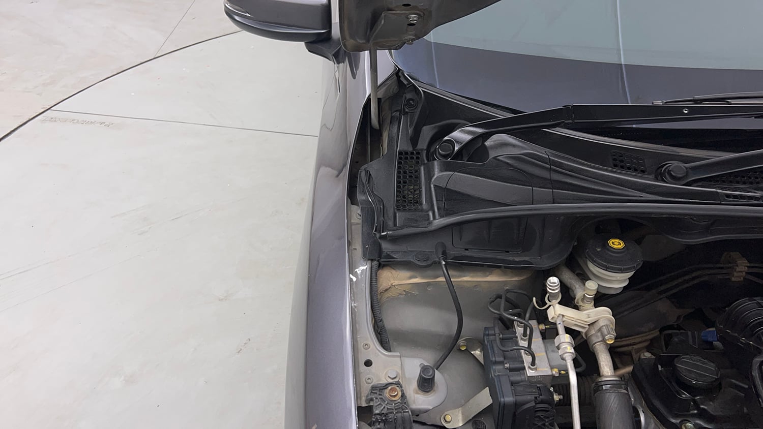 Used 2017 Honda City VX CVT Petrol Petrol Automatic engine ENGINE RIGHT SIDE HINGE & APRON VIEW