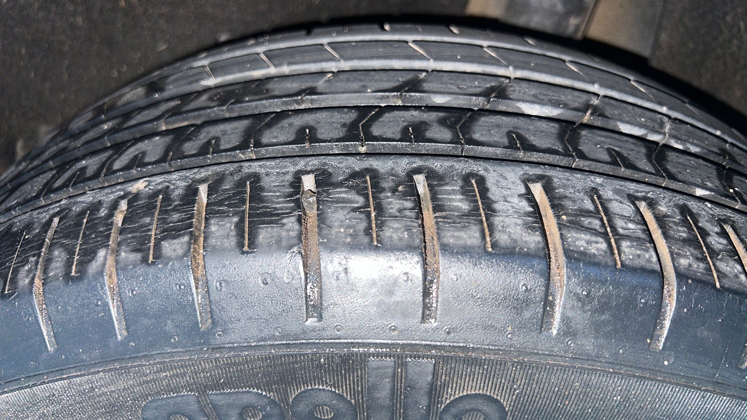Used 2018 Maruti Suzuki Baleno Alpha 1.2 Petrol Manual tyres LEFT REAR TYRE TREAD VIEW