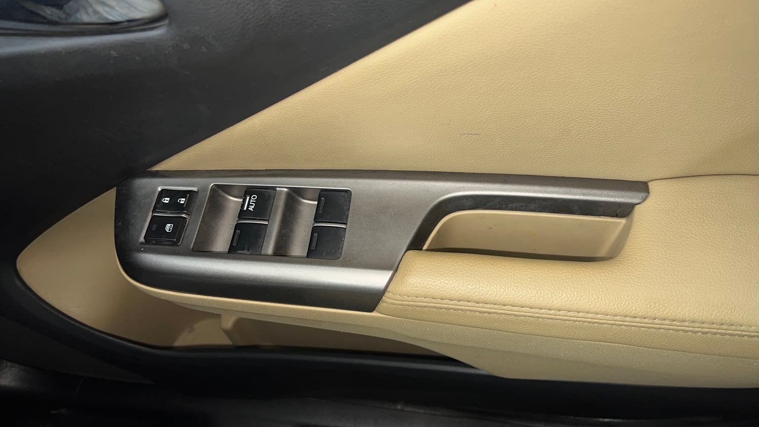 Used 2017 Honda City VX CVT Petrol Petrol Automatic top_features Anti pinch power windows