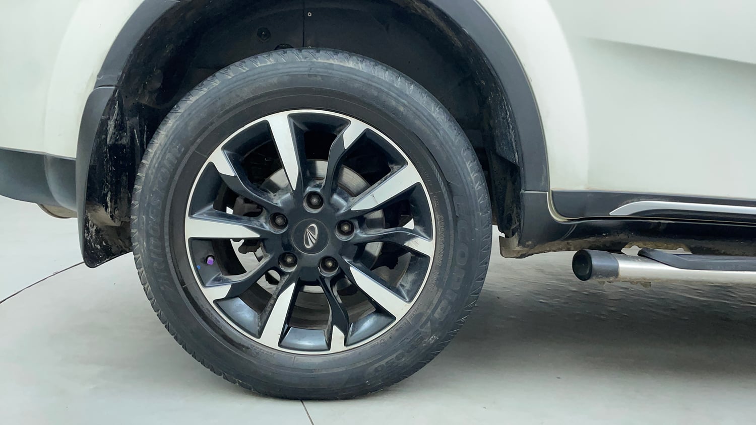 Used 2019 Mahindra XUV500 W11 Diesel Manual tyres RIGHT REAR TYRE RIM VIEW