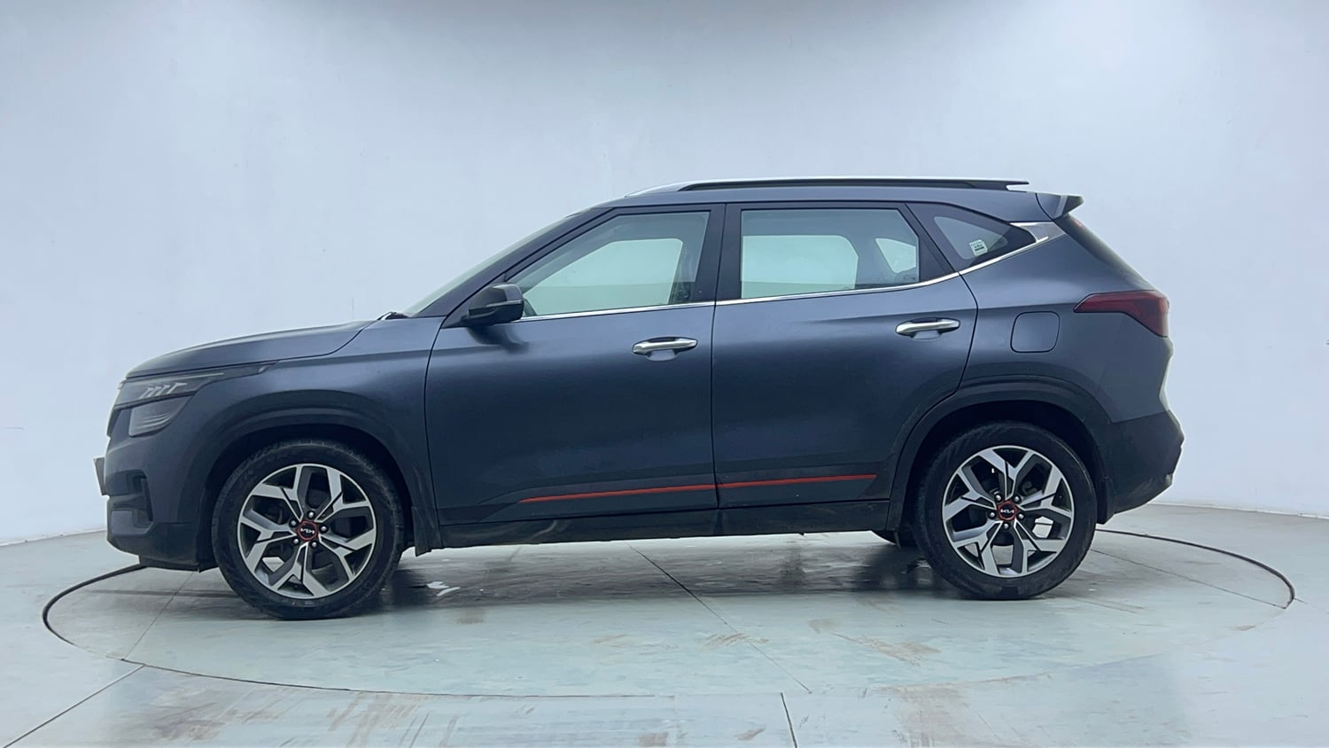 Used 2022 Kia Seltos X Line 1.5 Diesel AT Diesel Automatic exterior LEFT SIDE VIEW