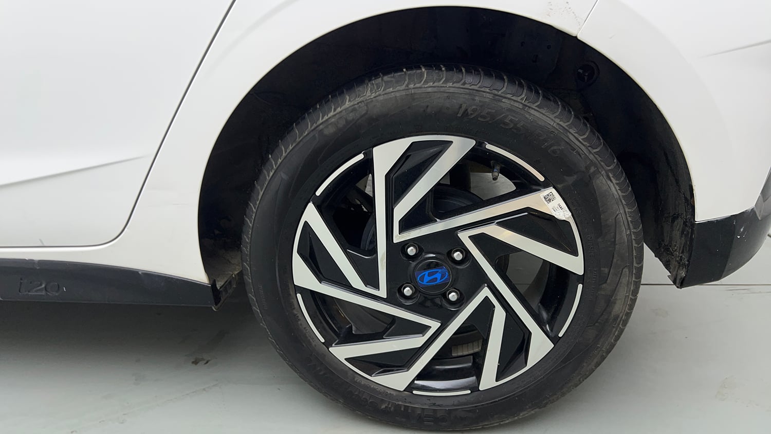 Used 2024 Hyundai New i20 Asta (O) 1.2 IVT Petrol Automatic tyres LEFT REAR TYRE RIM VIEW