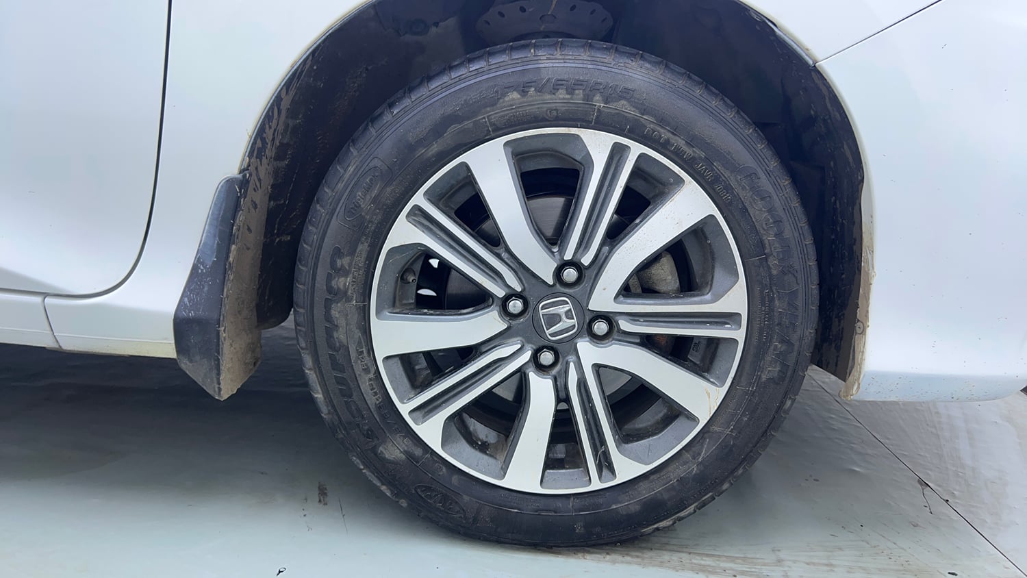 Used 2019 Honda City V CVT Petrol Petrol Automatic tyres RIGHT FRONT TYRE RIM VIEW