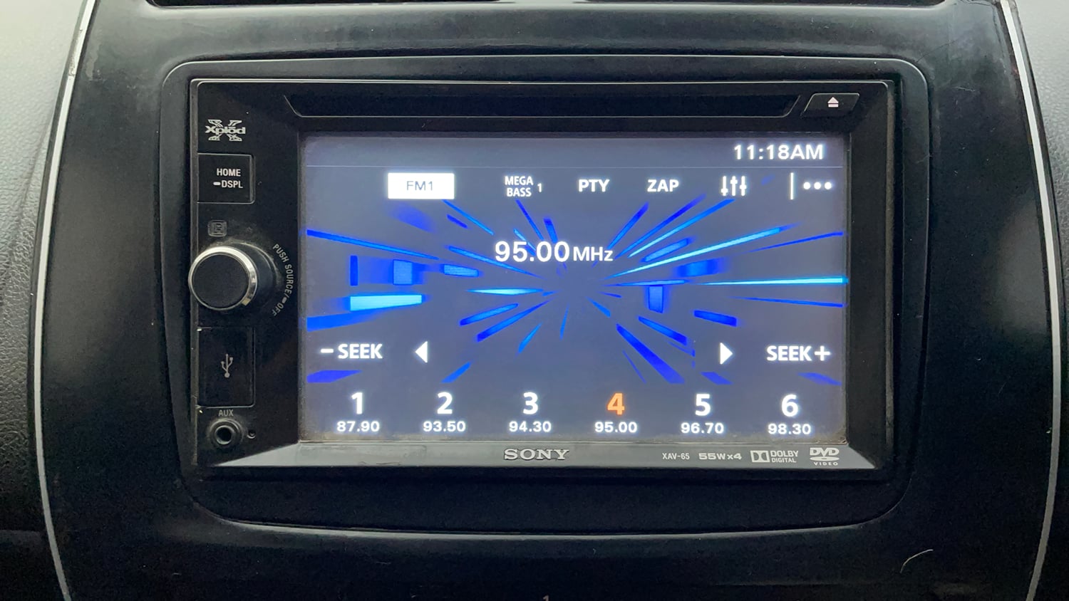 Used 2018 Renault Kwid 1.0 RXL Petrol Manual top_features Integrated (in-dash) music system