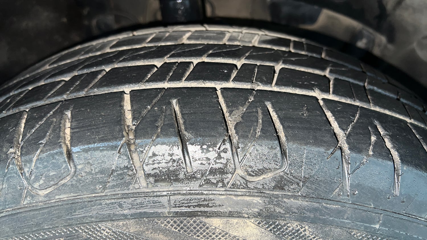 Used 2021 Renault Duster RXS 1.3 Turbo Petrol MT Petrol Manual tyres RIGHT FRONT TYRE TREAD VIEW
