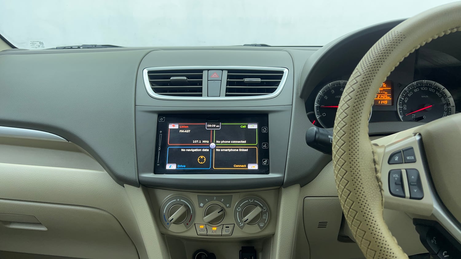Used 2018 Maruti Suzuki Ertiga ZXI+ Petrol Manual top_features Integrated (in-dash) music system